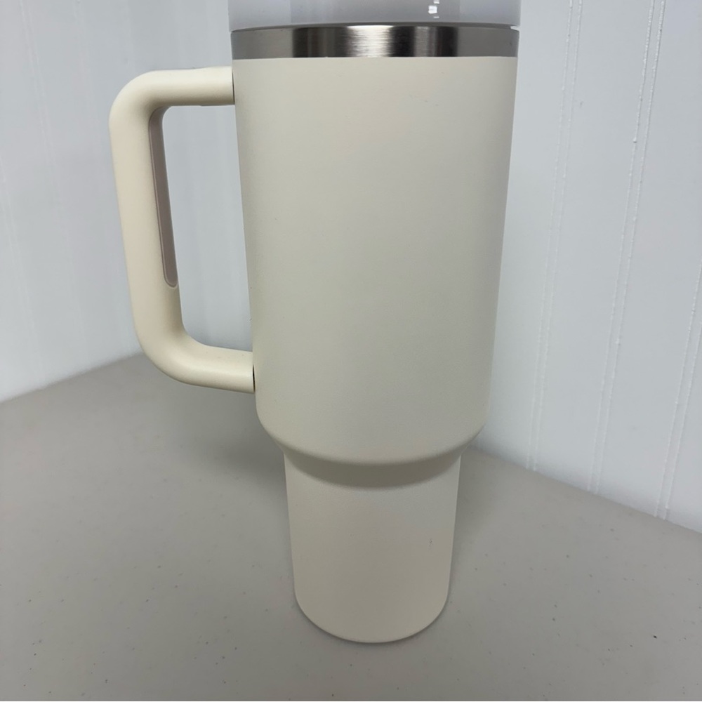 Stanley Cream Insulated Mug - Picture 3 of 6